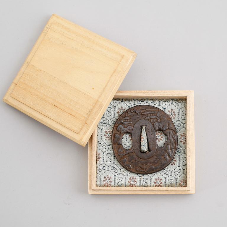 TSUBA, järn, Soyo, tidig Edo, (Edo 1603-1868), signerad.