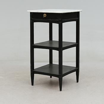 SÄNGBORD, 1900-talets första hälft.