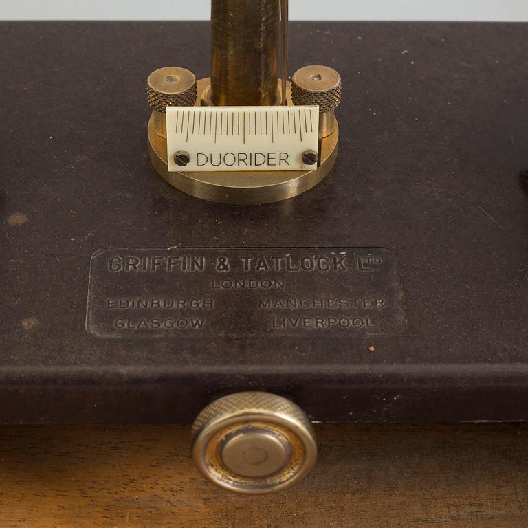 a scale by Griffin & Tatlock Ltd, England in the first half of the 20th century.