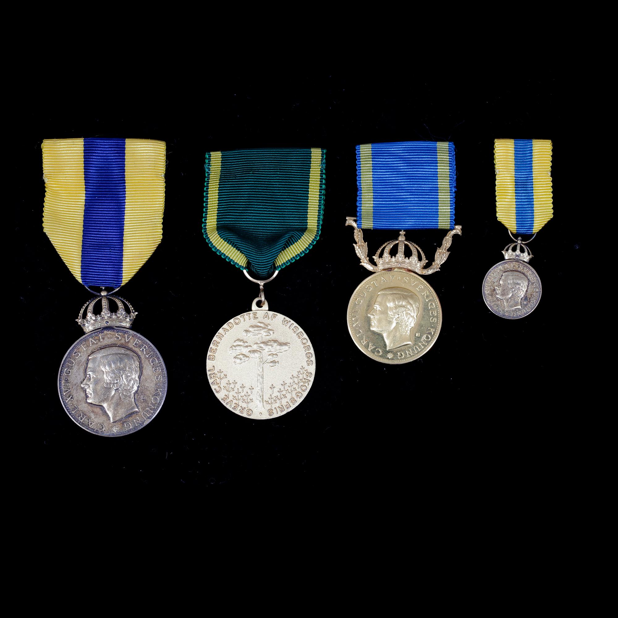 MEDALJER, 4st, en 23k guld, vikt ca 14,3g.