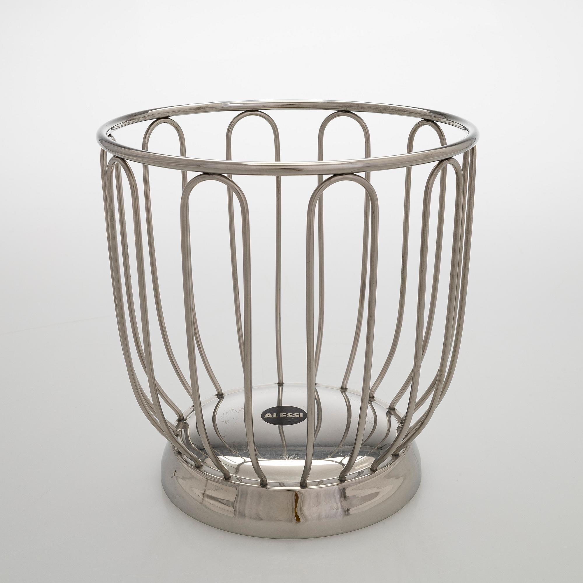 Alessi, a set of three serving bowls '370' and '845', Italy.