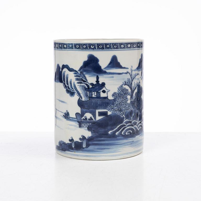 Five pieces of underglaze blue decorated porcelain, china, Qianlong (1736-95) & Jiaqing (1796-1822).