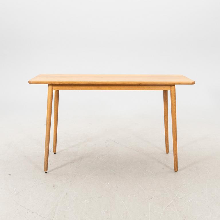 Jonas Lindvall, a Miss Holly oak bar table 21st century.