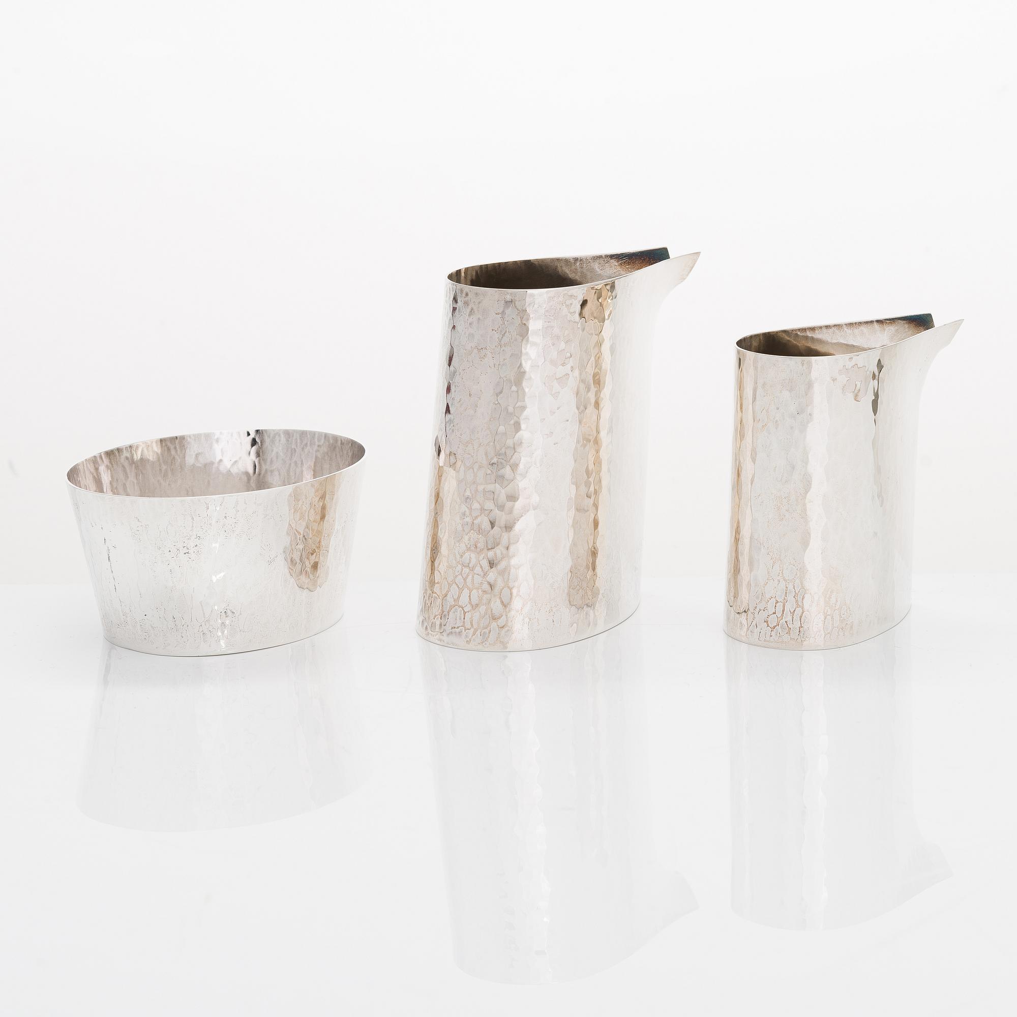 Pekka Piekäinen, A three-piece sterling silver serving set, marked PP, Platinoro, Turku 2000s.
