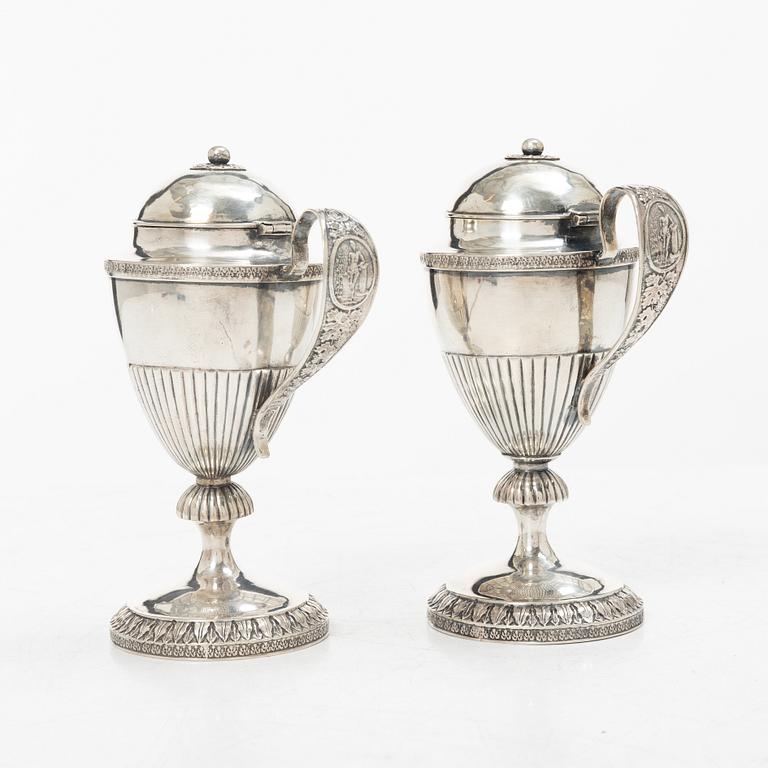 Magnus Fryberg, sockerskålar med fällock, ett par, silver, (verksam 1817-1834 (41)) Jönköping. Empire.