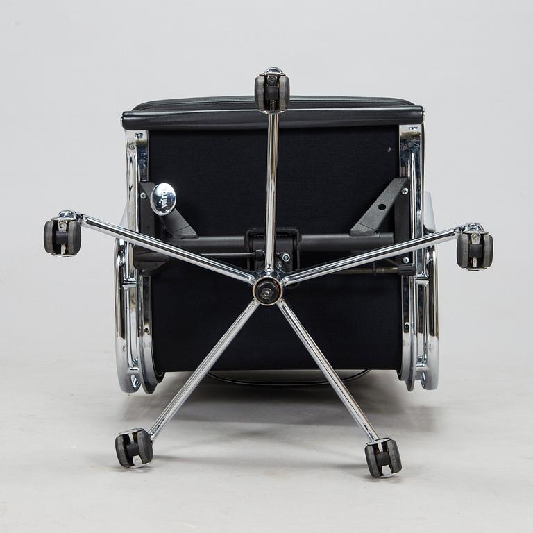 Charles & Ray Eames, kontorsstol, "Soft Pad Chair EA 219, high backrest", Vitra. 2000-tal.