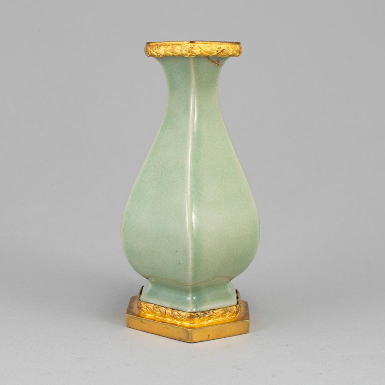 A Chinese vase with european bronze mount, 20th century.