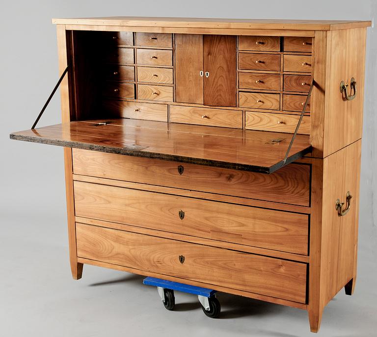 CHIFFONJÉ, sengustaviansk, tidigt 1800-tal.