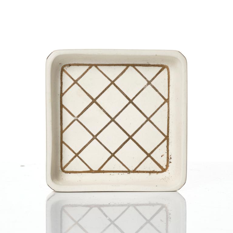 Wilhelm Kåge, 15 pieces of "Carrara" and "Gold Carrara" stoneware dishes, Gustavsberg, Sweden, 1930s/40s.