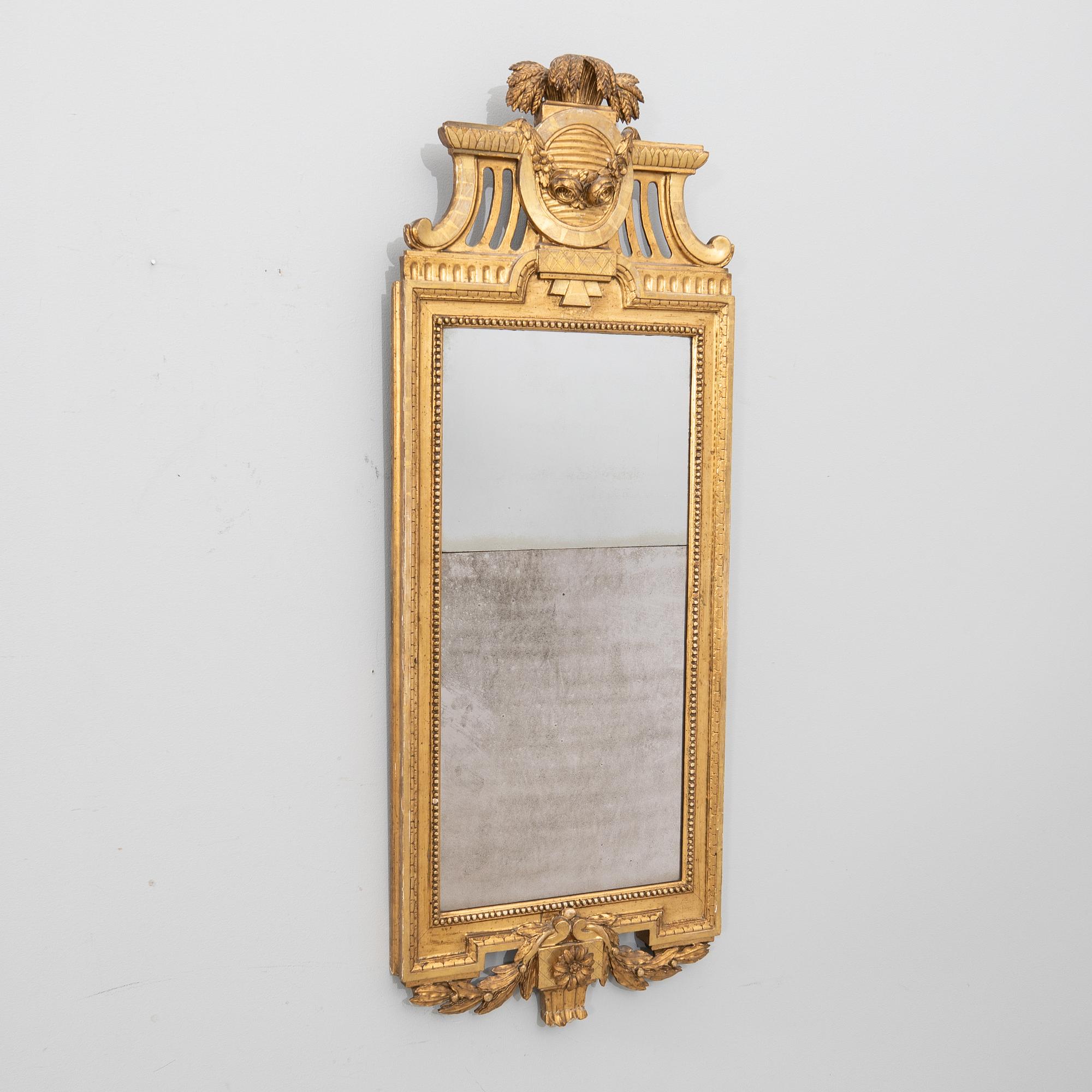 Spegel Gustavianskt Stockholmsarbete signerad Johan Åkerblad  (mästare i Stockholm ca 1780-1800).