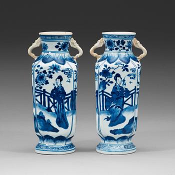 536. A pair of blue and white vases, Qing dynasty, Kangxi (1662-1722).