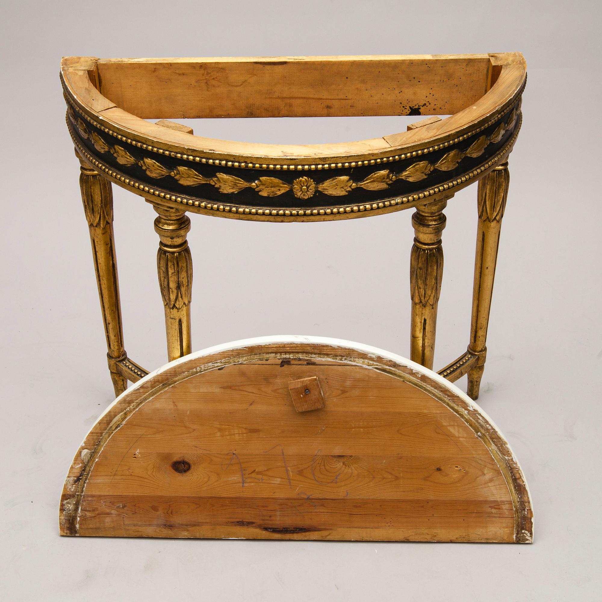 SPEGEL samt KONSOLBORD, sengustaviansk stil, 1900-talets början.