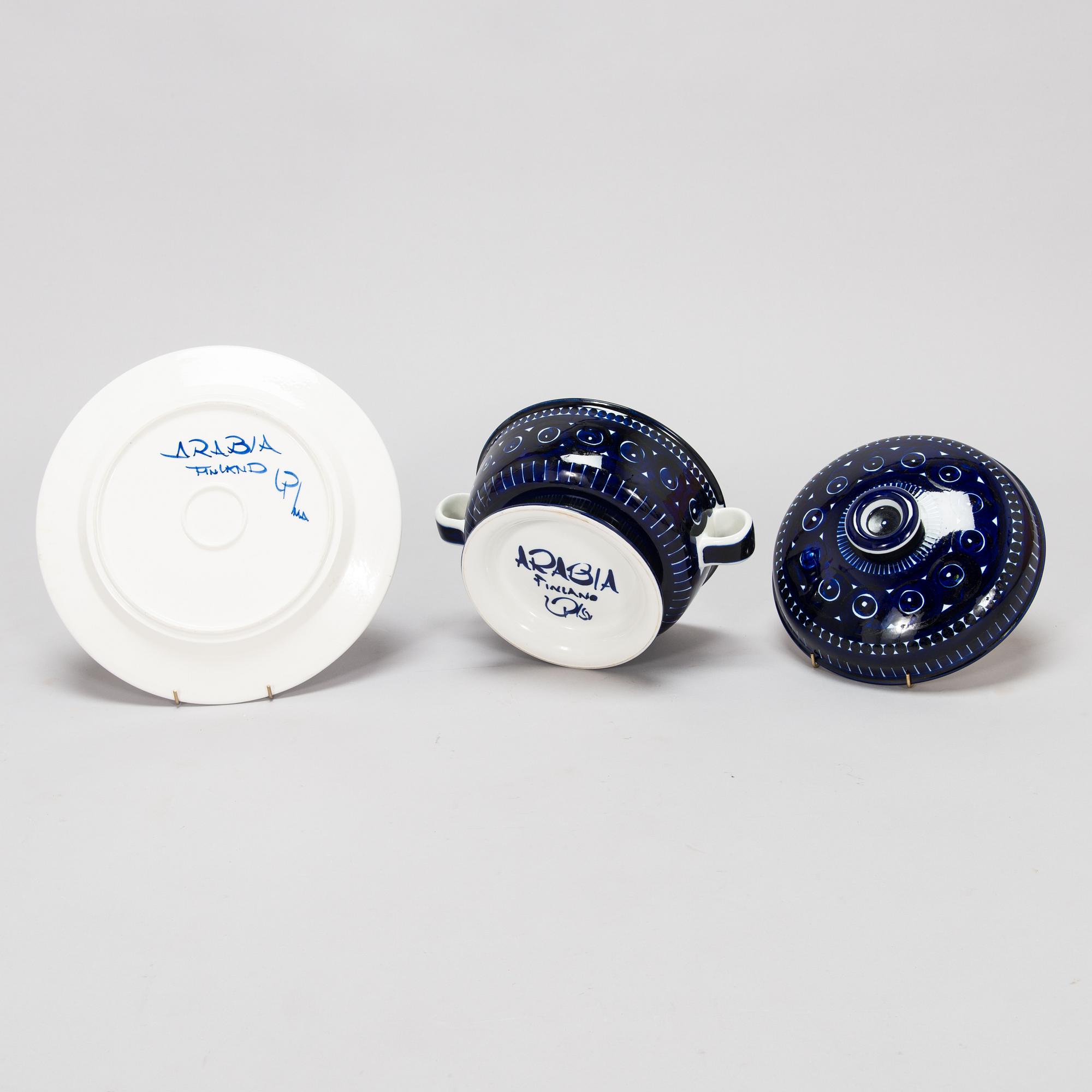 Ulla Procopé, a 46-piece set of 'Valencia' porcelain dinnerware for Arabia.