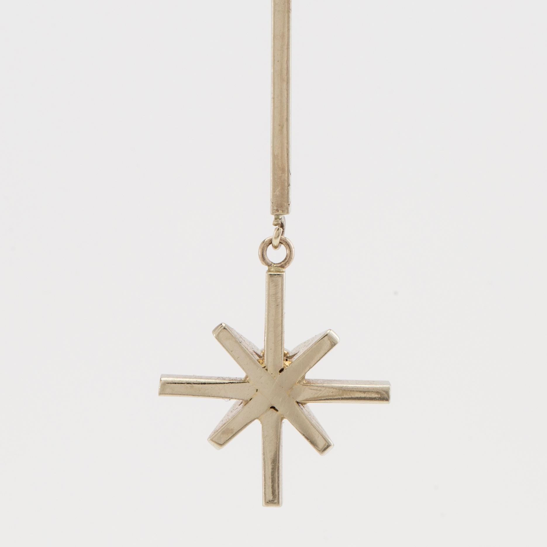 Ett örhänge 18K vitguld med en rund briljantslipad diamant.