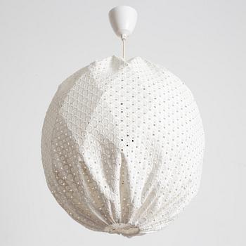 Tore Ahlsén, taklampa, "Pia-lampan", Gärsnäs.