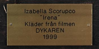 KLÄNNING, inramad, från filmen Dykaren, 1999.