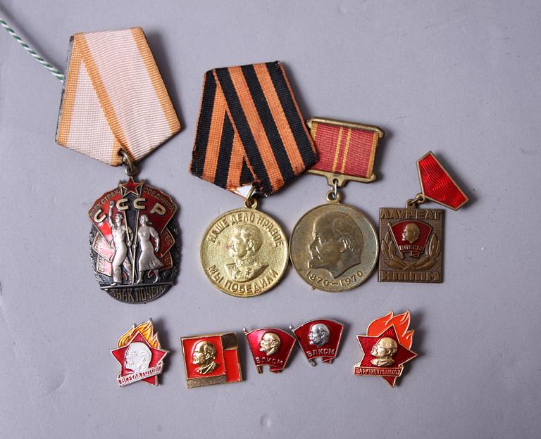 MEDALJER OCH PINS, Ryssland. 9 delar.