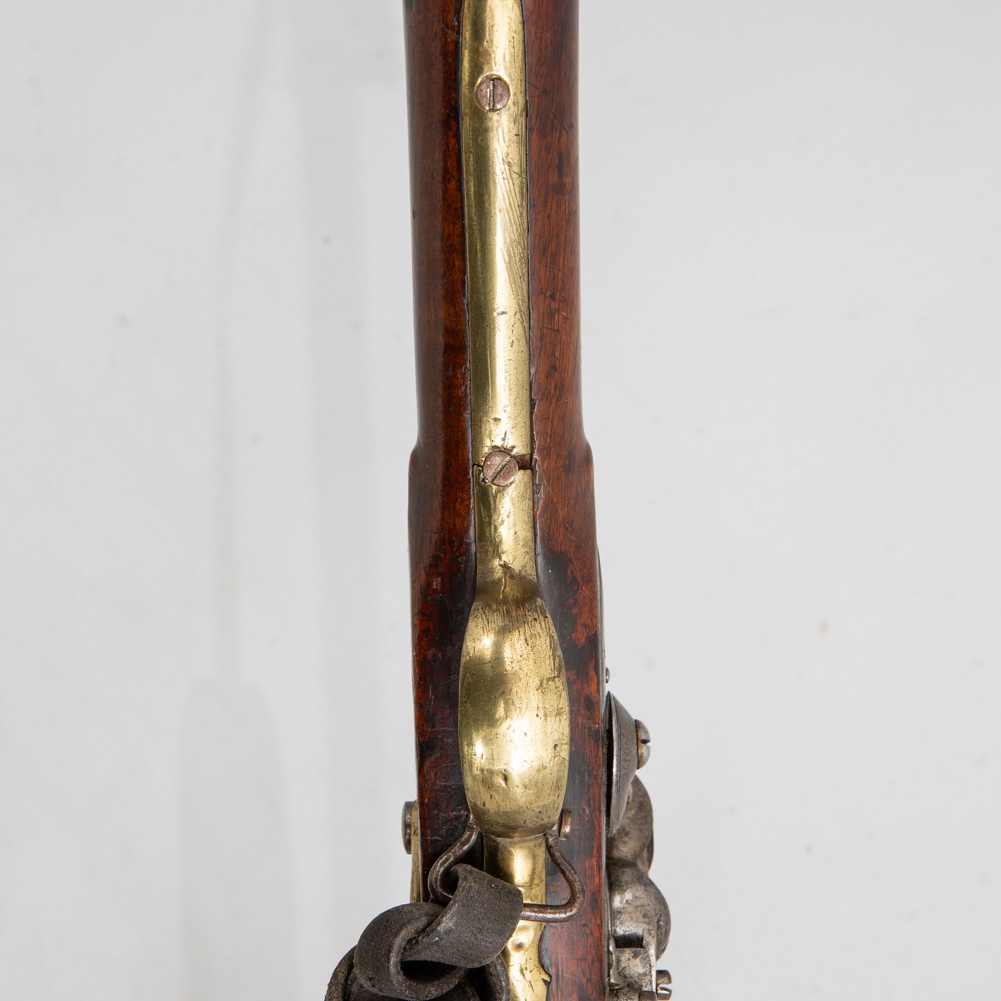 Flintlock musket, British model 1794 with bayonet, Swedish so-called subsidy rifle.