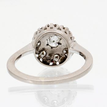 Ring 18K whitegold brilliant-cut diamonds approx 0,50 ct in total.