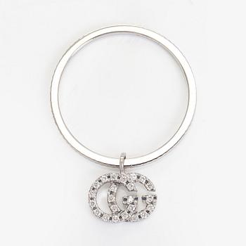 Gucci, an 18K white gold 'GG Running Charm' ring with diamonds.