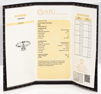 Ring, 14K vitguld och droppformad diamant ca 1.20 ct. AIG-certifikat.