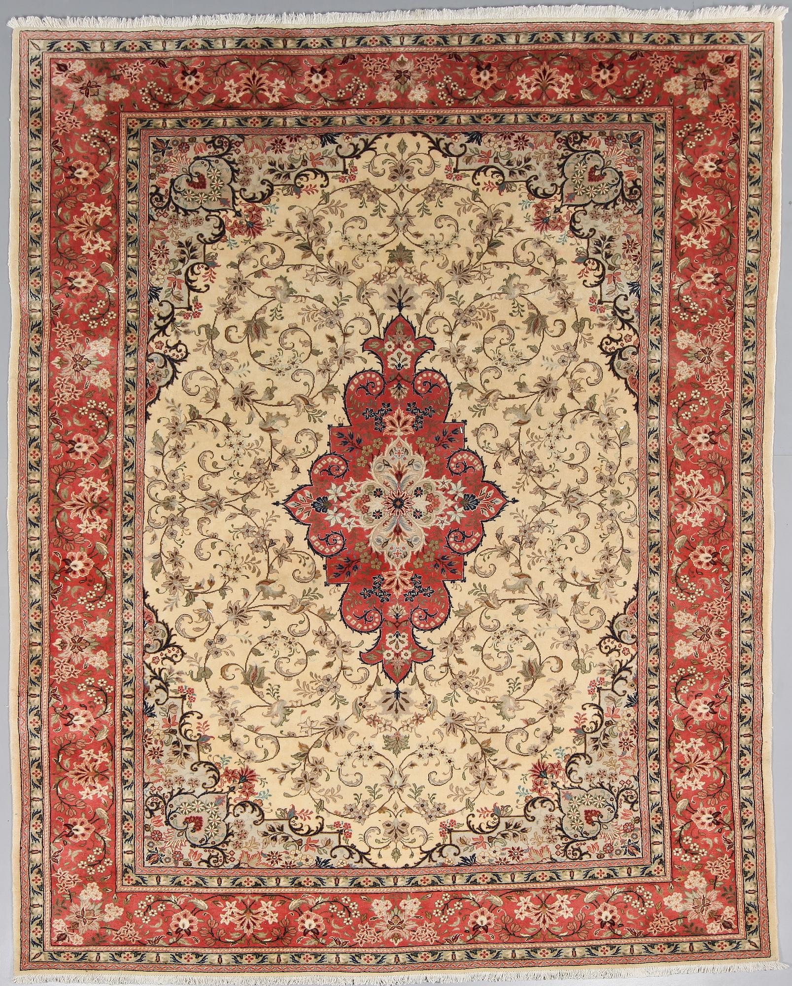 MATTA, kashan. 345x242 cm.