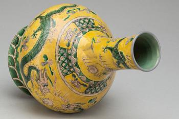 VAS, porslin, Kina 1800/1900-tal.