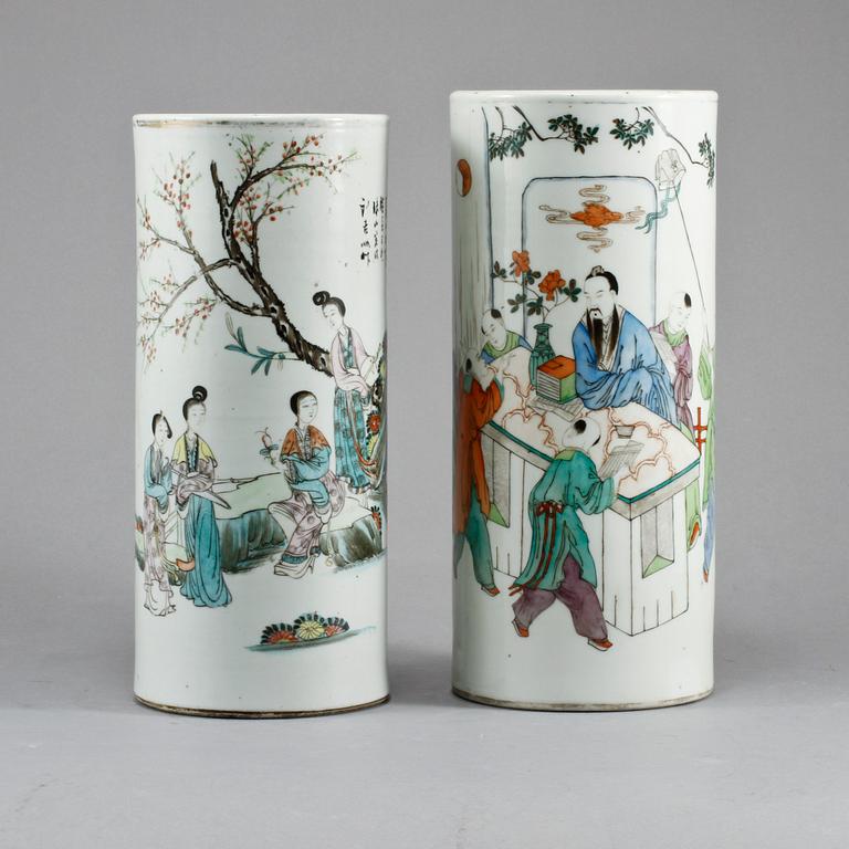 PENSELVASER, 2 st, porslin, Kina, 1900-tal.