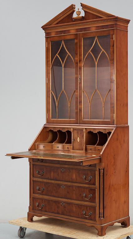 VITRINSKÅP, England, 1900-tal.