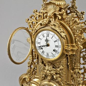 GARNITYR, 3 delar, gulmetall, Louis XVI-stil, 1900/2000-tal.