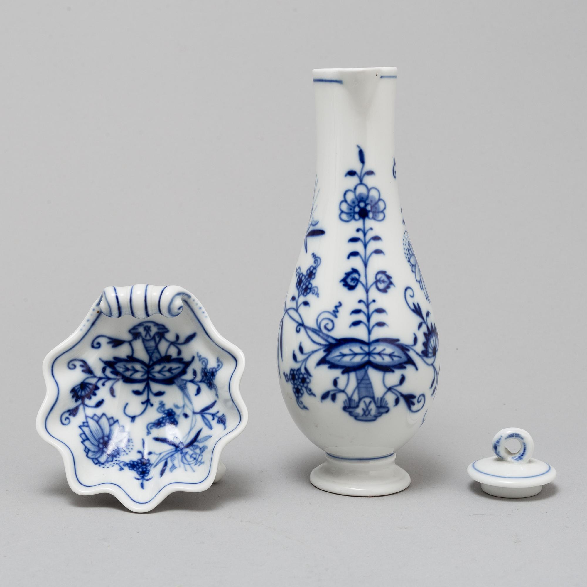 Five Meissen porcelain objects, 20th century.