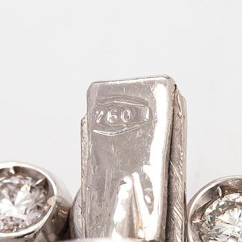 Collier, rivieré i 18K vitguld med runda briljantslipade diamanter.