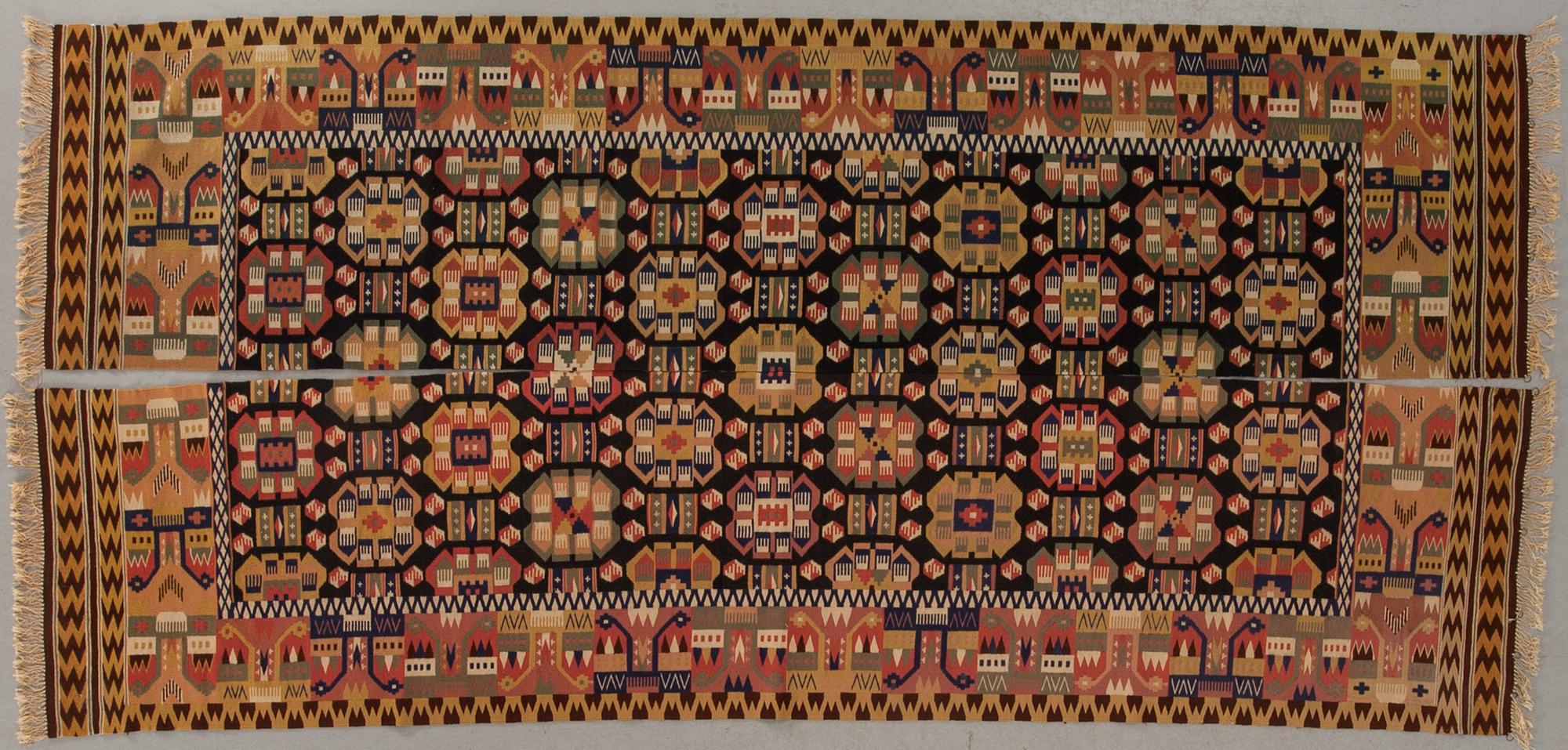 DRAPERI, två våder, rölakanvariant, omkring 1900. Ca 290 x 69/st.