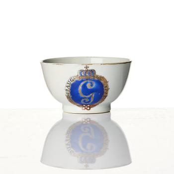 A famille rose armorial cup and stand with the monogram of the Swedish King Gustavus III, Qing dynasty, 18th century.