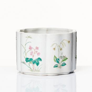 A Chinese famille rose flower pot, Republic period, 20th Century.