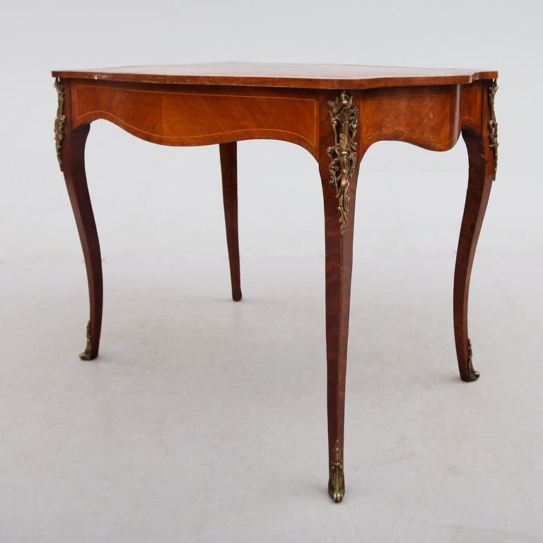 SKRIVBORD, rokokostil, 1900-talets första hälft.