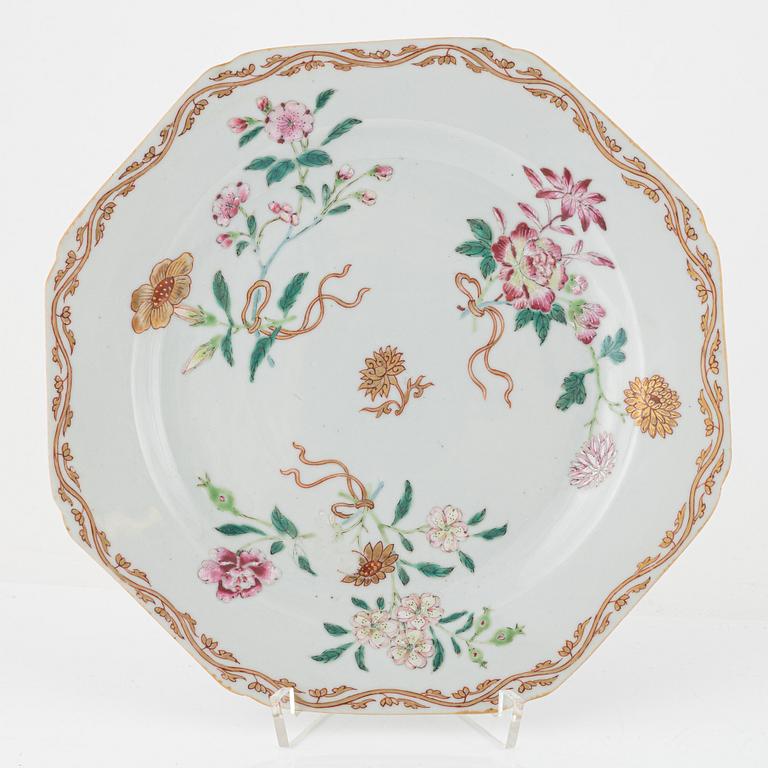A set of eight famille rose dinner plates, Qing dynasty, Qianlong (1736-95).