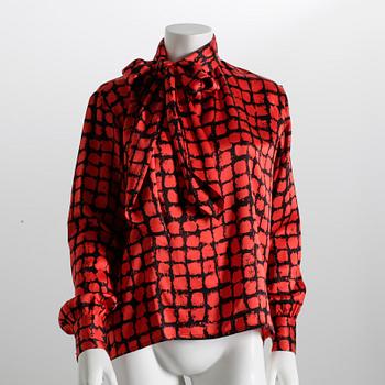 KNYTBLUS, Yves Saint Laurent.