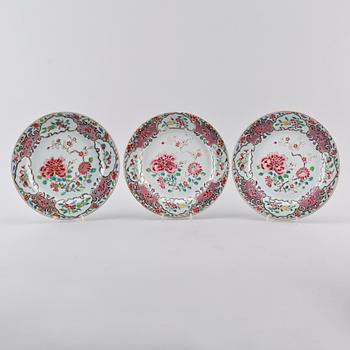 TALLRIKAR, 3 st, porslin, Kina, Qianlong 1736-1795.
