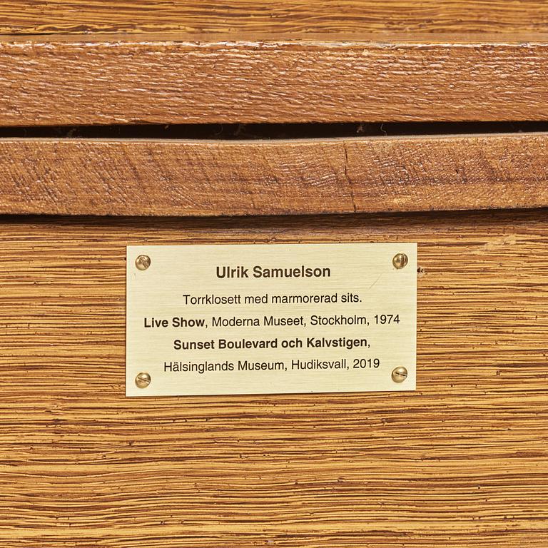 Ulrik Samuelson, "Torrklosett med marmorerad sits".