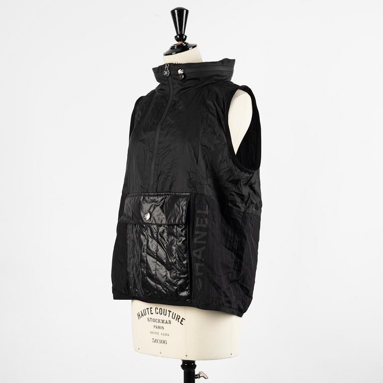 Chanel, vest, size Fr 42.