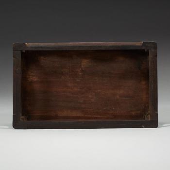 Opiumbricka, trä med inläggningar i pärlemor. Qingdynastin, 1800-tal.