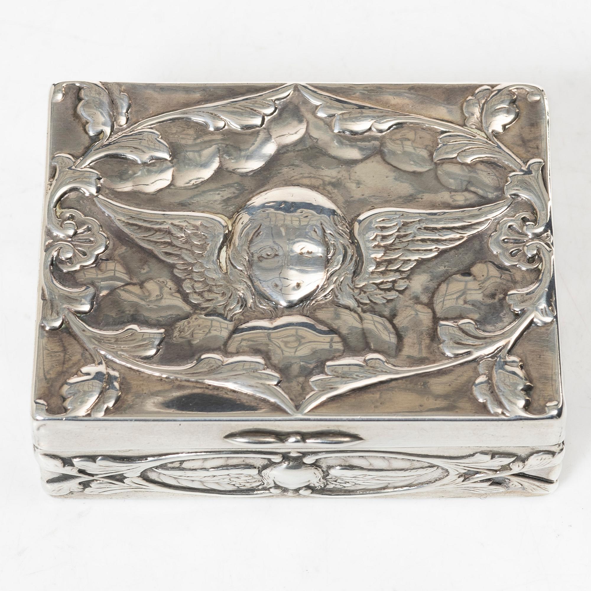 William Comyns & Sons, box, silver, London 1895.