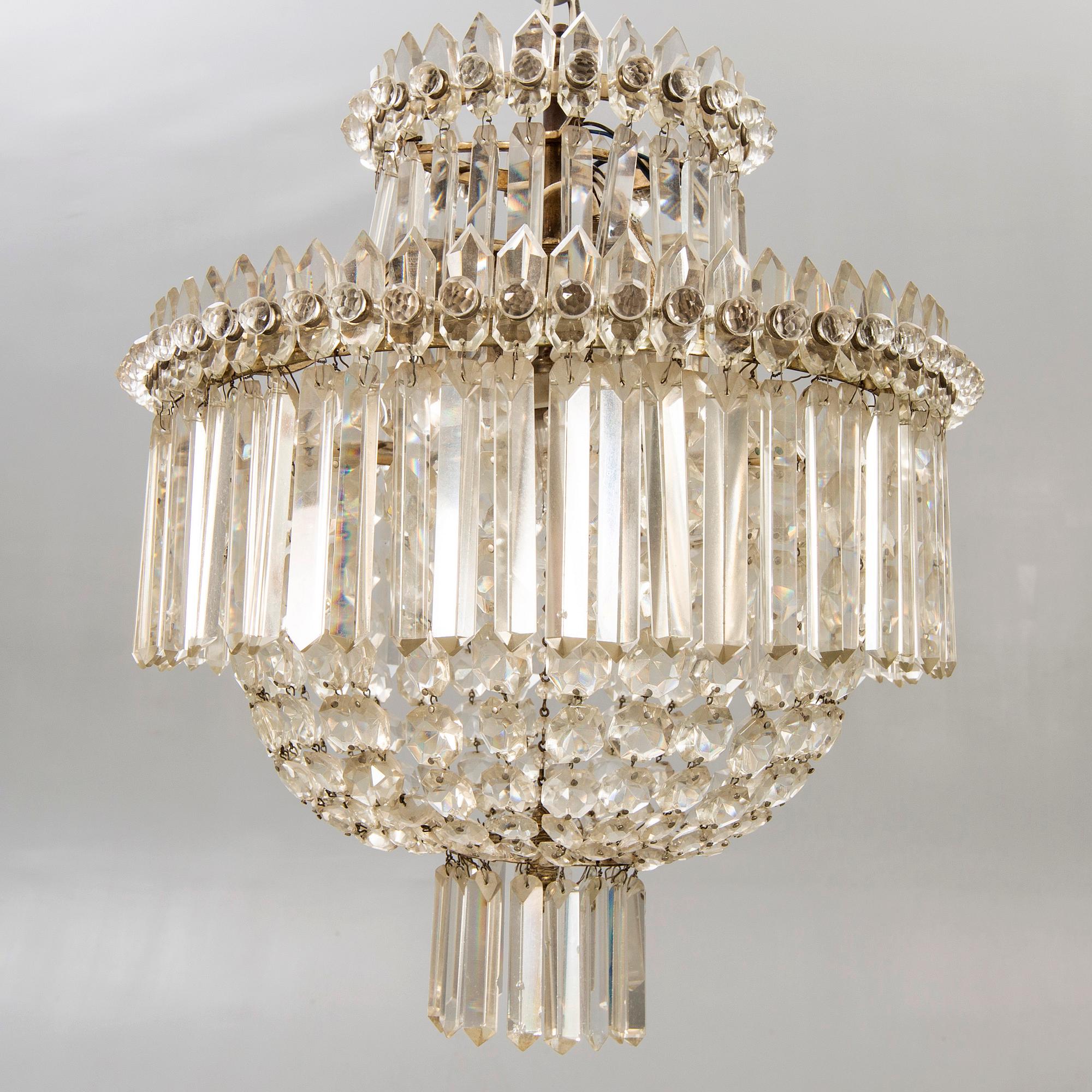An early 20th Century chandelier.