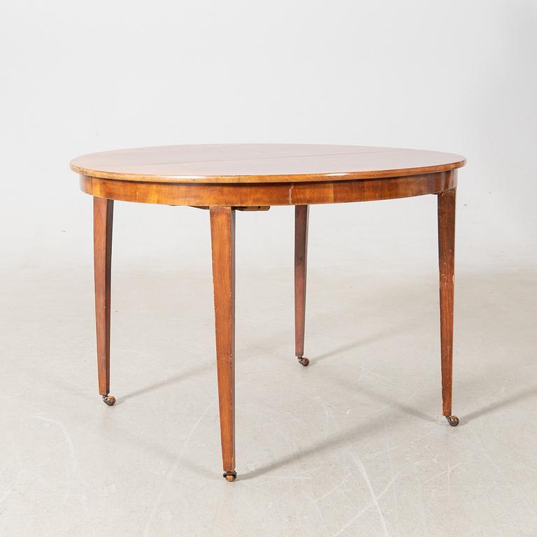 Dining table, likely England, second half of the 19th century.