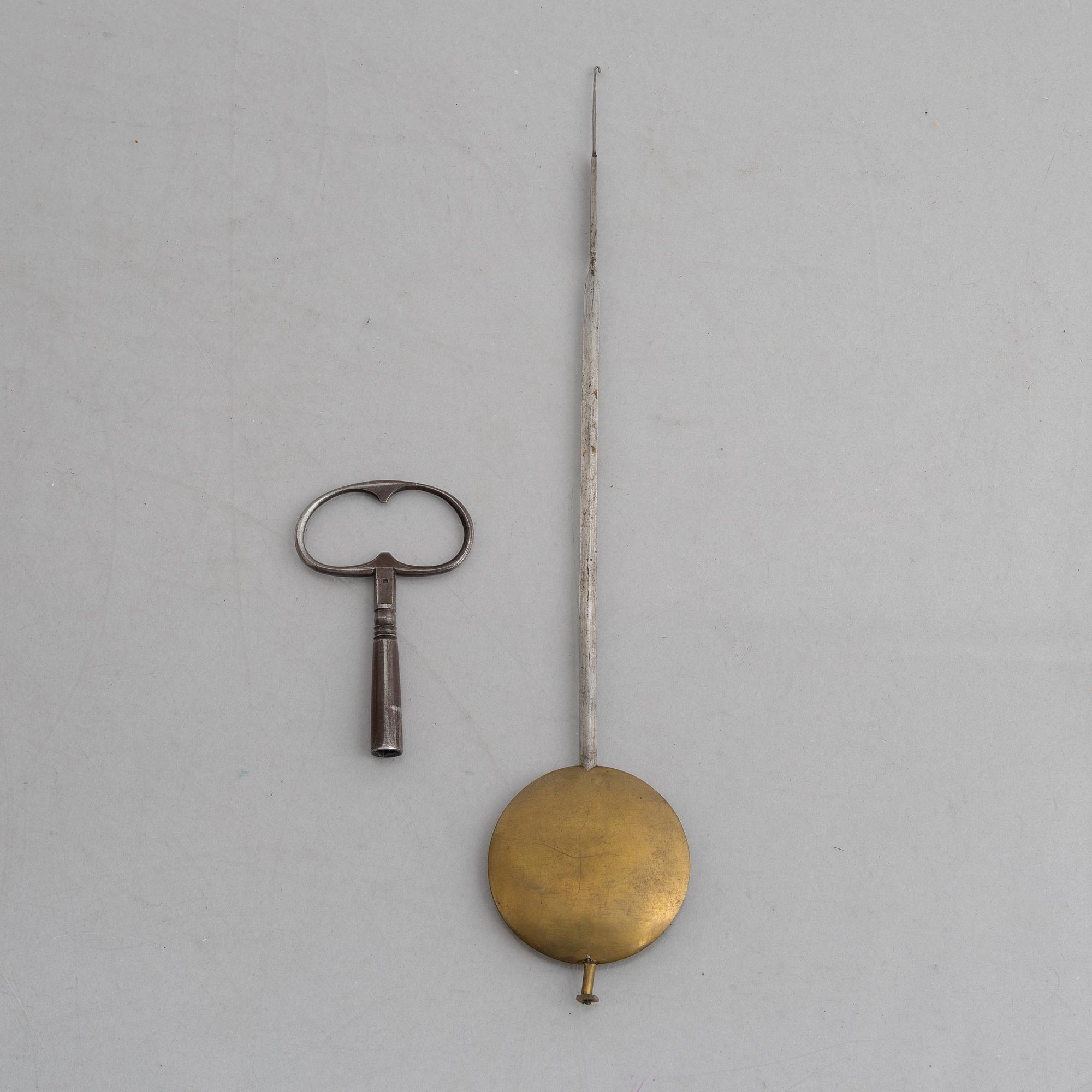 Clock, Rococo style with partially older parts, around the year 1900.