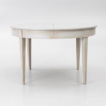 A dining table, early 20th Century.