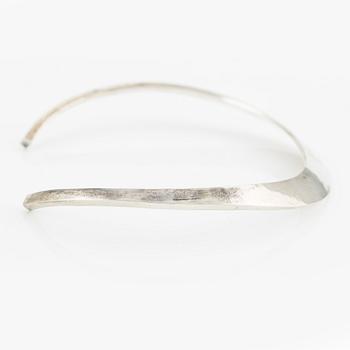 Maria Elmqvist, stel halsring, hamrat sterlingsilver.