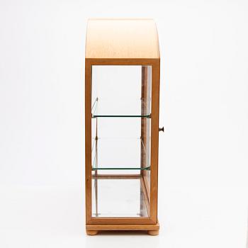 Josef Frank, a table vitrine, model 2070, Svenskt Tenn, mid-20th century.