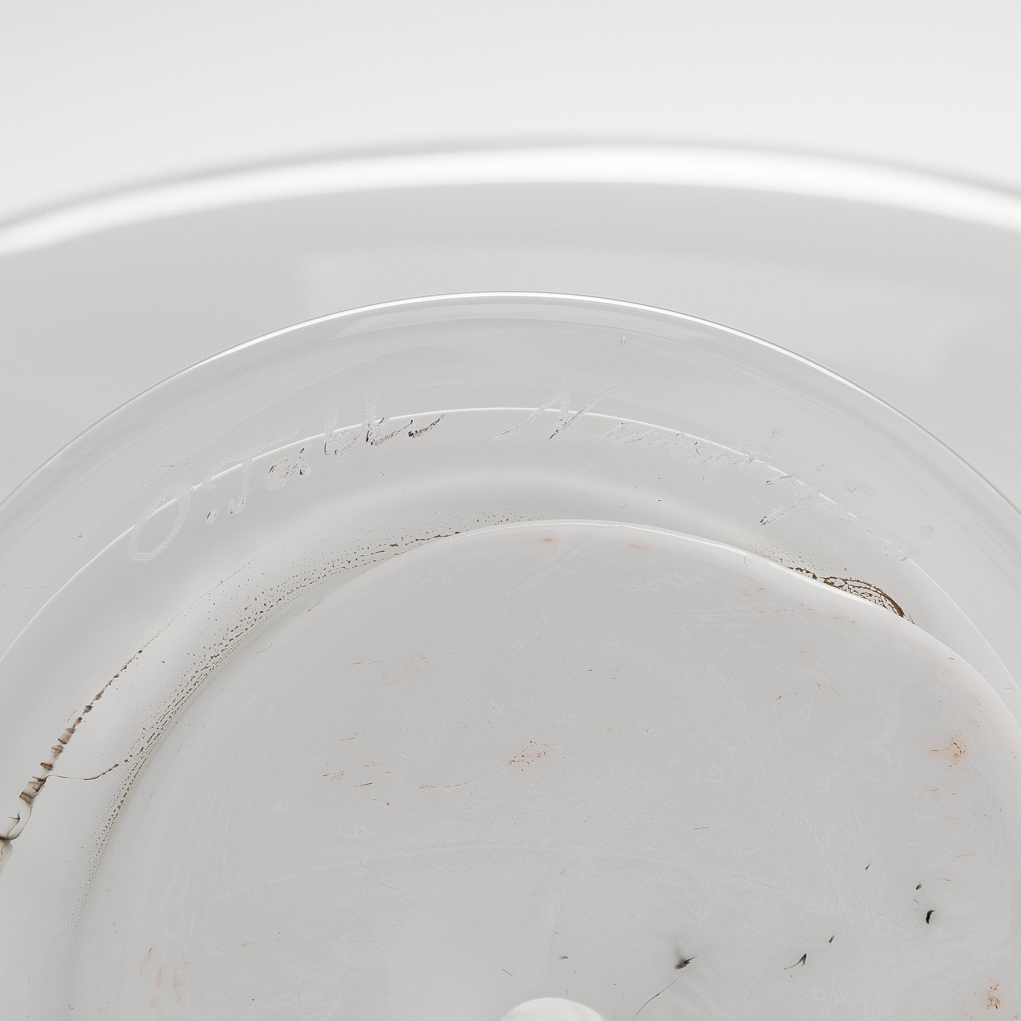 Oiva Toikka, a 'Sea Mew' glass bird, signed O. Toikka Nuutajärvi.